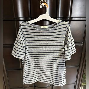 Vineyard Vines- Size XS- Grey and Navy stripes- Great condition- Very soft